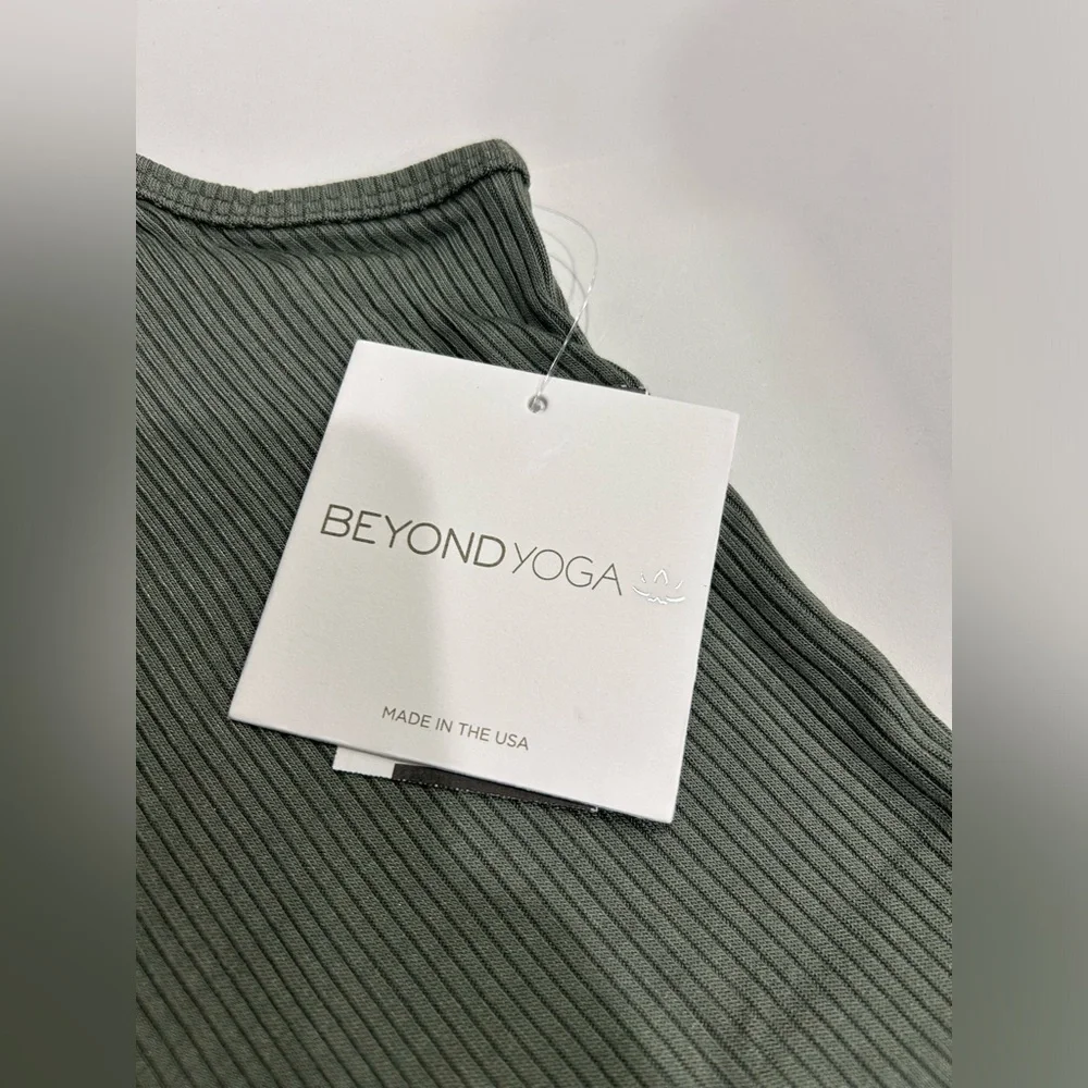 Beyond Yoga Women's Medium Formation Tank Green Dusk NWT High Neckline
